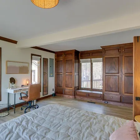 Front Royal Hilltop Cabin With Panoramic Views!
